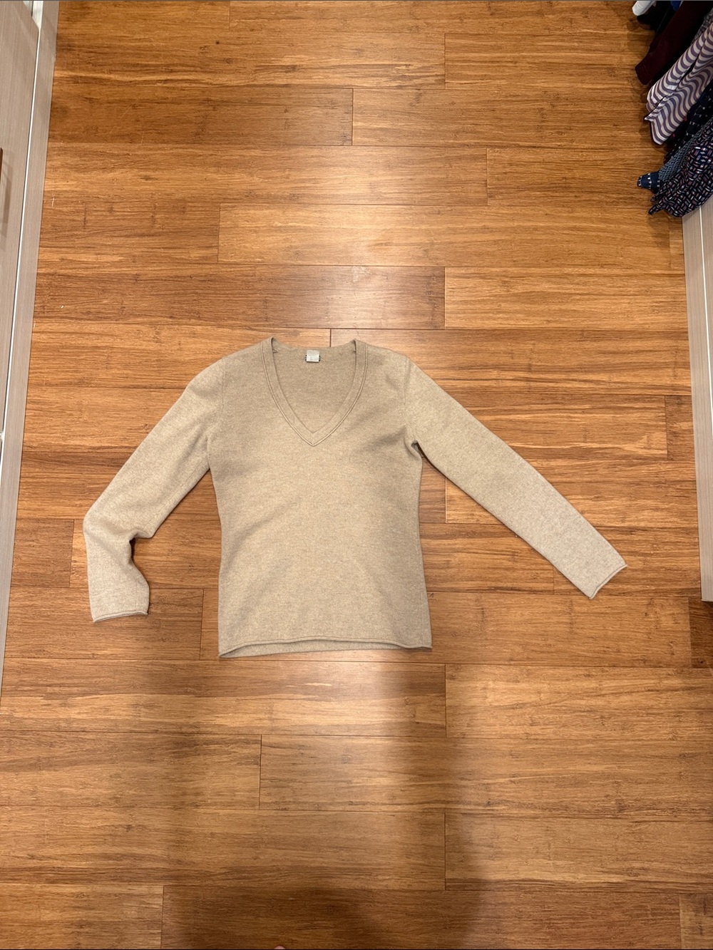 Women’s Cashmere V-Neck Long Sleeve Sweater - Beige